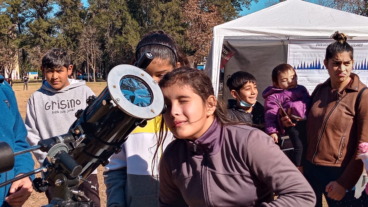 Observando manchas solares con un filtro especial